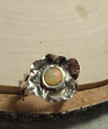 Srebrny pierścionek z opalem etiopskim